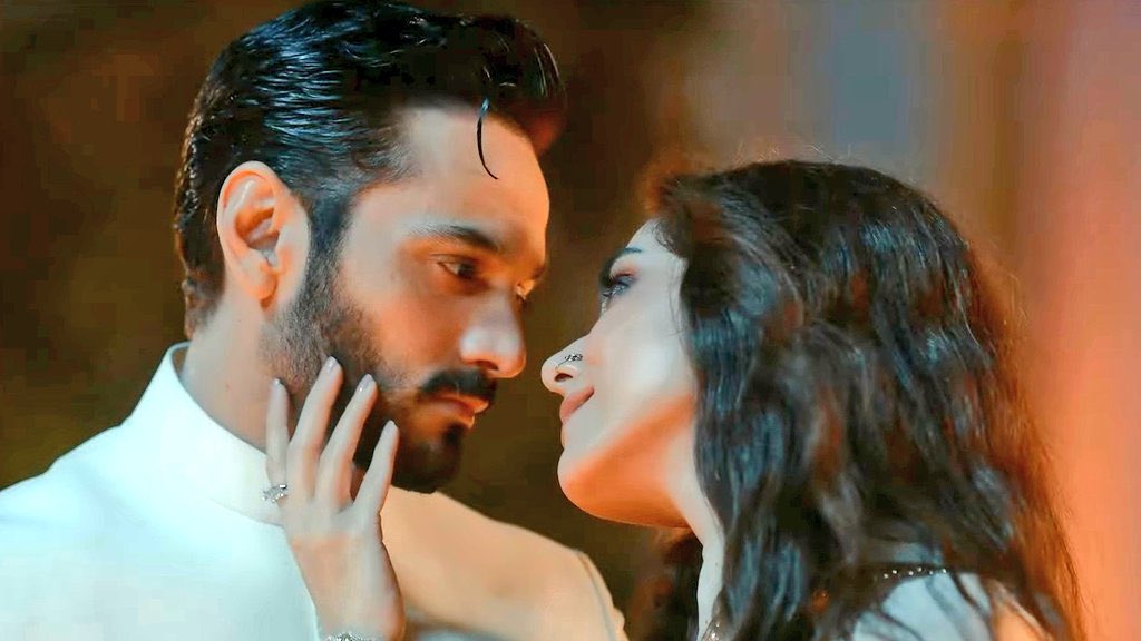 chaandsafar's tweet photo. 100. 𝙨𝙪𝙣𝙣 𝙢𝙚𝙧𝙚 𝙙𝙞𝙡 https://t.co/OgqFFE2gPl