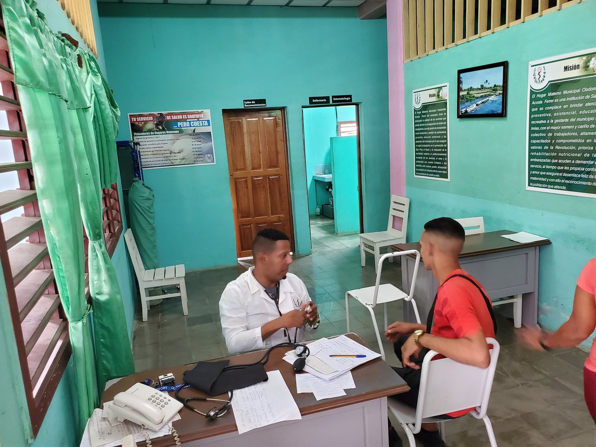 JLBrocheLorenzo's tweet photo. El personal de salud en el municipio #Imias trabaja sin descanso por recuperar los servicios en el policlínico, donde las intensas inundaciones dejaron una gruesa capa de lodo. 
Para no parar los servicios se habilitó el hogar materno "Clodomira Acosta Ferrales"
#FuerzaGuantánamo https://t.co/pBNuikiSrD