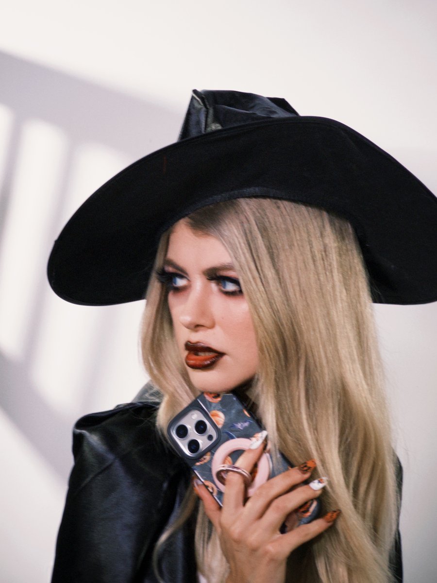 Have you prepared your Halloween outfit?🎃 Share it and see who is the coolest😍🙋‍♀️ #syncwire #syncwiremagneticphonegrip #syncwiremagsafegrip #magsafe #grip #kickstand #SyncwireHalloween