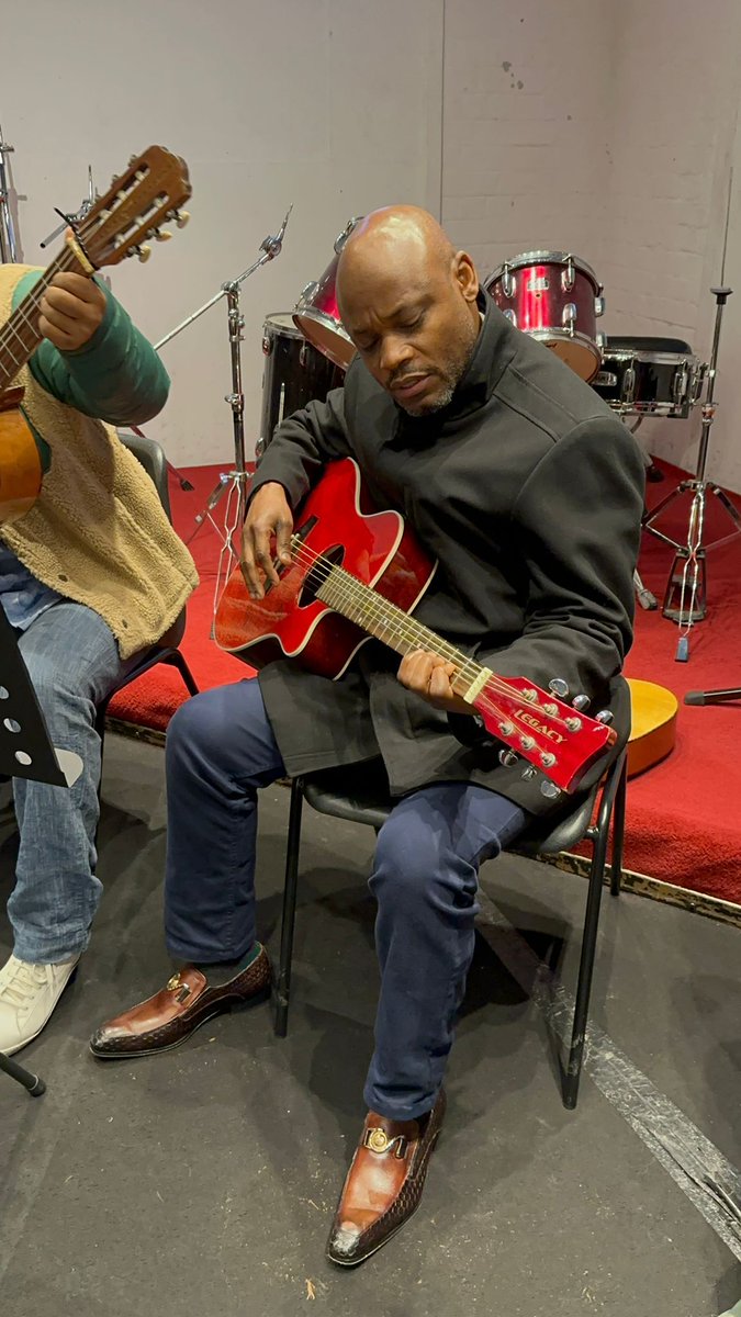 AfroInnovation's tweet image. Proud of our Sound Project guitar students! Just 6 weeks in, and they're already showing confidence and growth. Huge thanks to our talented tutors! Can't wait to see what the new year brings! 🎸🌟 

#SoundProject #AfroInnovationGroup #LeicesterMusic #MusicEducation @ace_national