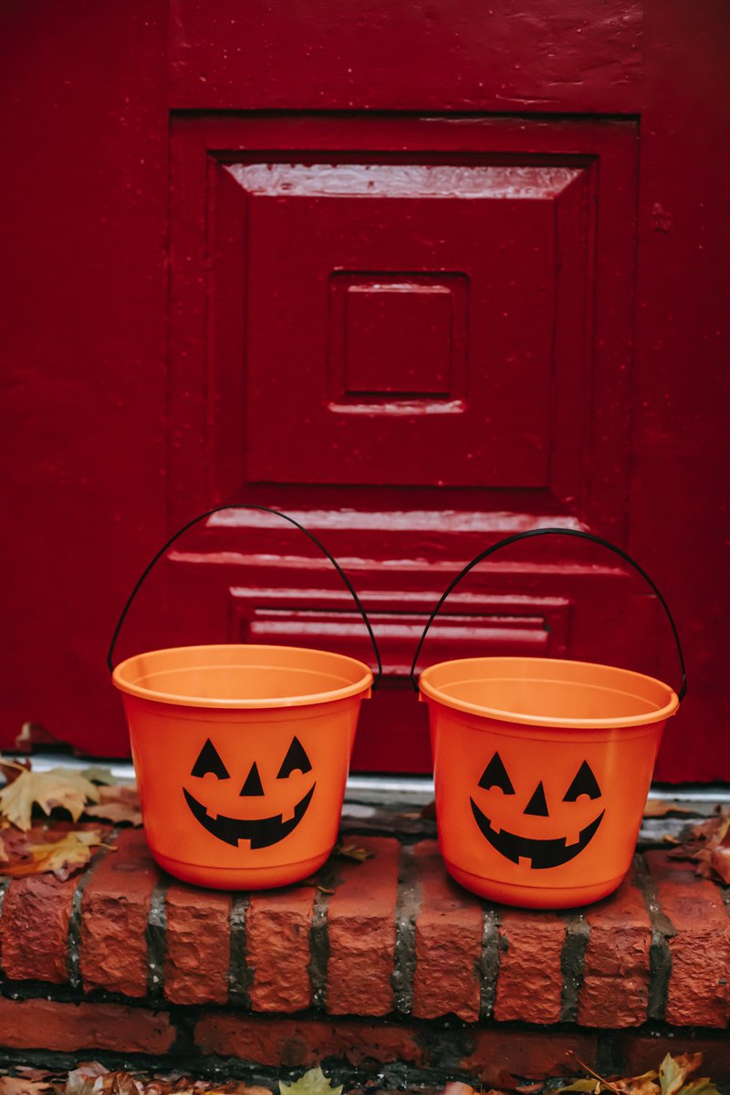 Our NO Trick or treaters #Halloween poster is available to download now ❌ 🎃❌  
orlo.uk/Ip10W