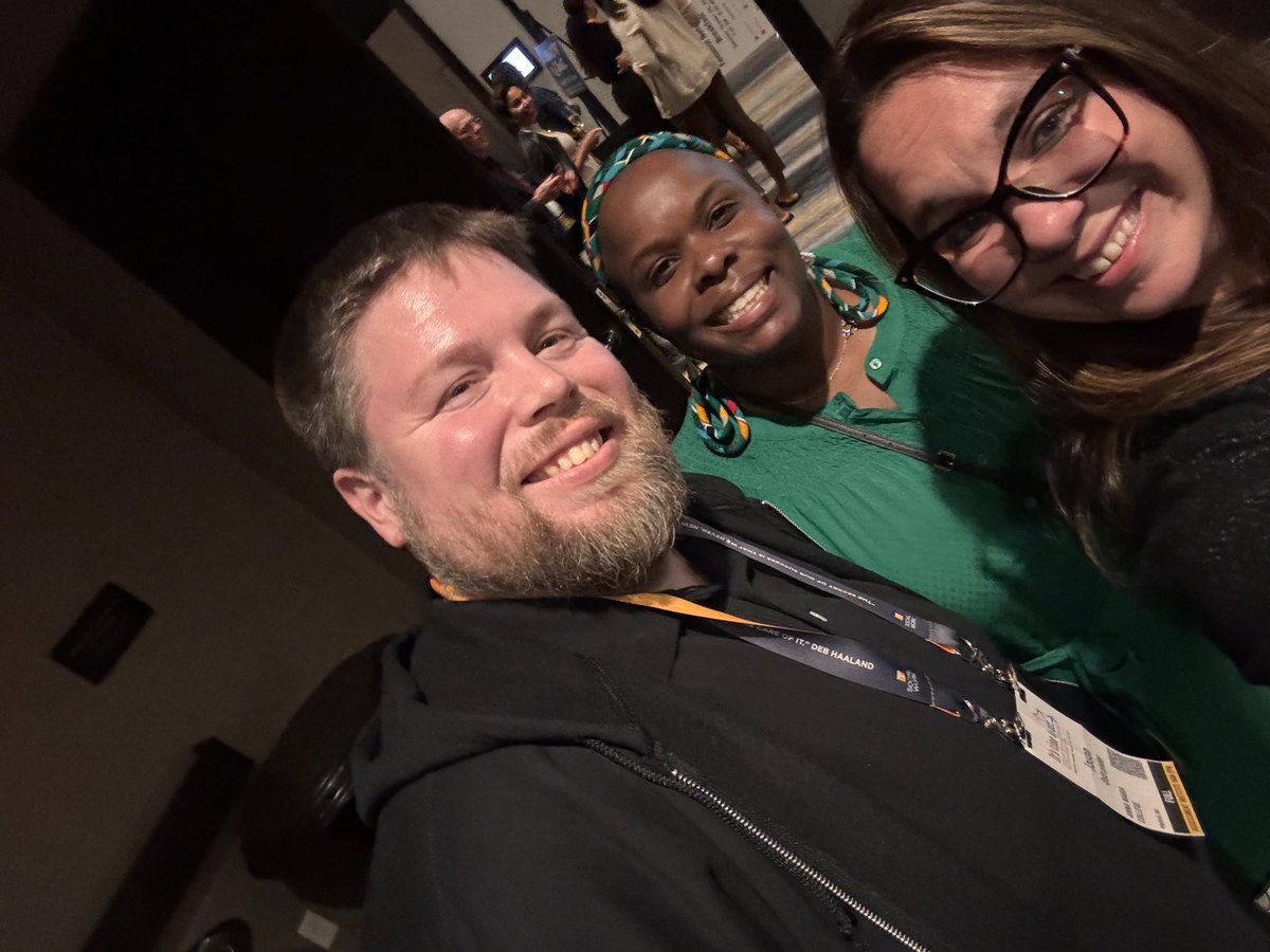 cmogrowilson1's tweet image. #cswe24 #cswe2024 ⁦@UConnSocialWork⁩ what a great 2024 conference an opportunity to share ideas and passions.  I am inspired by our newest generation of social work researchers and educators!!