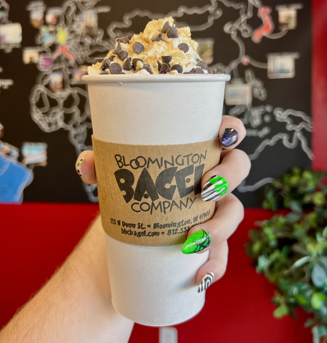 Nothing says Fall like toasted marshmallow 🍁 Grab a S’more latte from any Bloomington Bagel store! ☕️ 

…

#bloomingtonbagelcompany #bagels #dailybagels #smallbusiness #food #bloomington #fall #coffee #smores