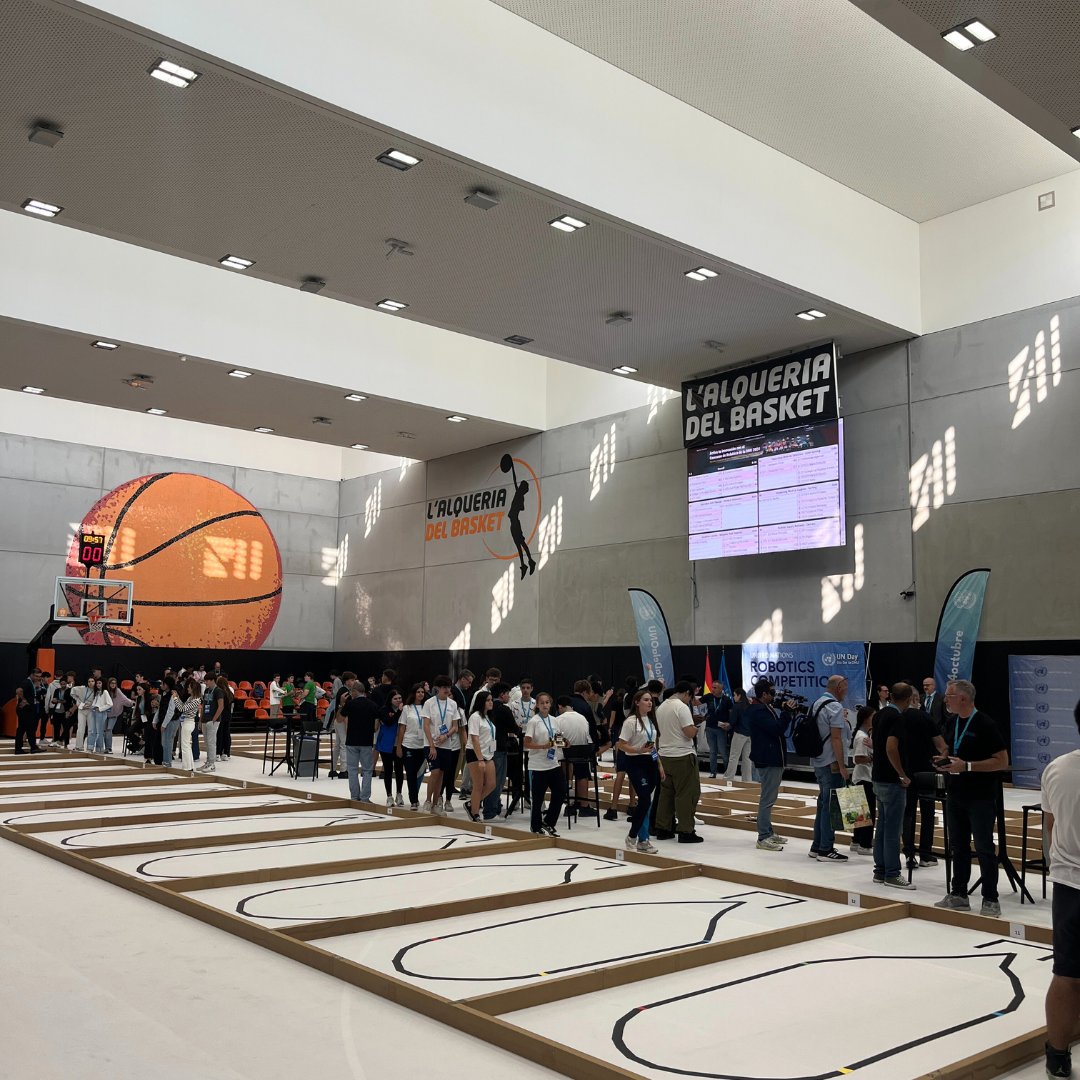 🌍 En el encuentro escolar de #NacionesUnidas, los participantes pudieron disfrutar de un #videojuego creado por nuestros alumnos para el evento, y ver cómo la realidad extendida (RE) se puede convertir en un lienzo de trabajo para desarrollar nuestras habilidades artísticas.