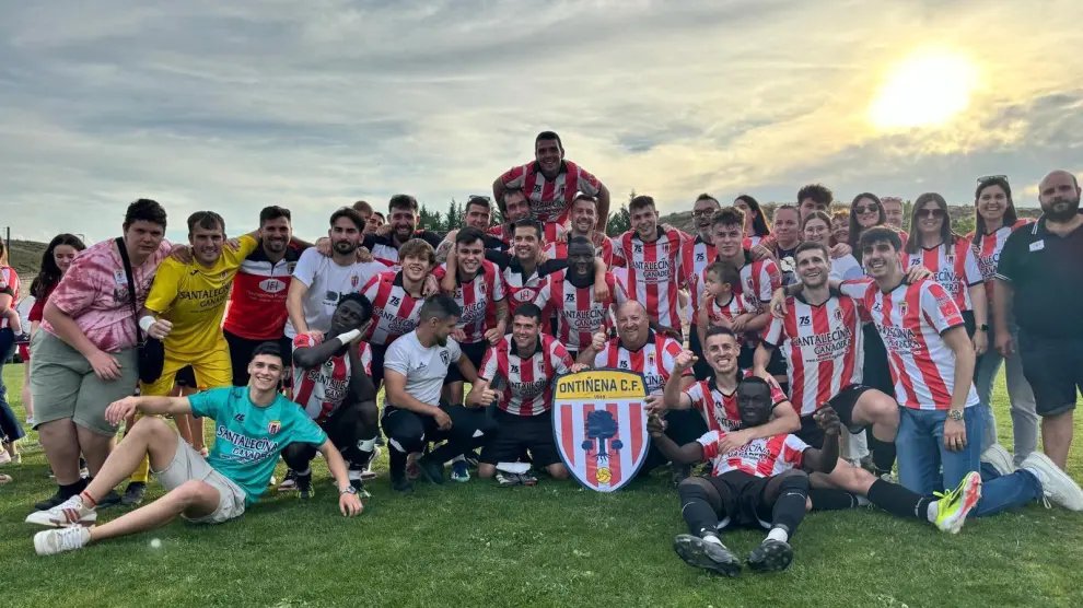 RafaelEscrig's tweet photo. Es el equipo del pueblo más pequeño de la historia de la Copa del Rey en enfrentarse a un Primera. Apenas 500 habitantes, nunca han jugado en categoría nacional.

🏆 Esta semana viajamos a Ontiñena para vivir su partido ante Las Palmas y contarlo todo en YouTube. ¡Vuelve la Copa! https://t.co/7XtVmAuIcB