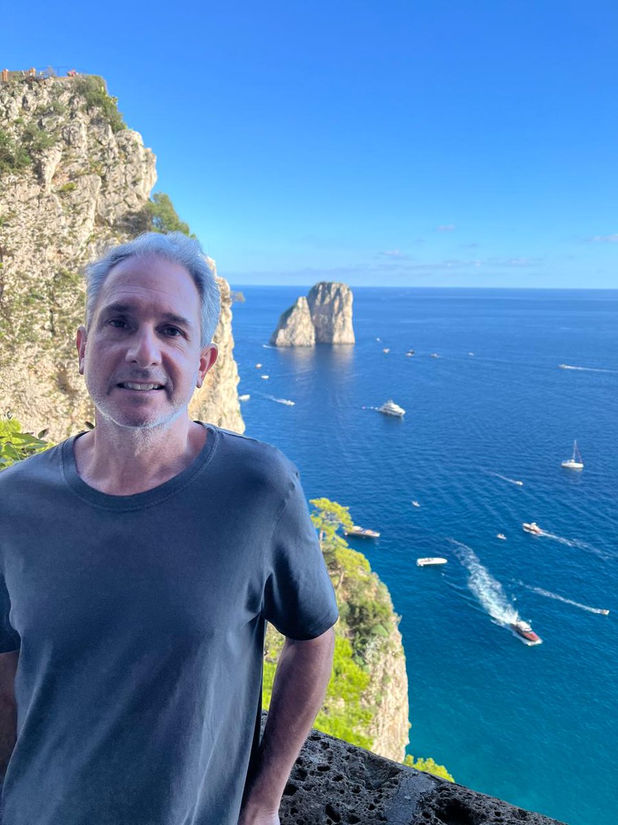 uhanzak's tweet photo. Capri - Via Krupp, Ilhas Faraglioni https://t.co/BjdztpvZF3