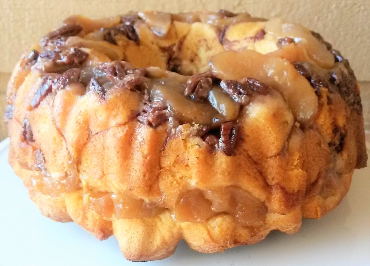 magchart42's tweet image. Caramel Apple Pull Apart came out messy but tasted so delicious! #caramel #apple #pullapart #cake #bundt #fall #caramelapple