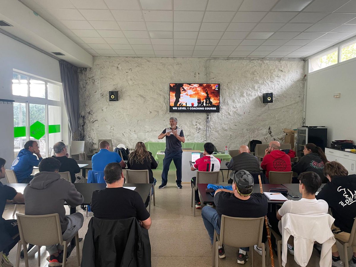 ENEEferugby's tweet photo. Ayer finalizó el curso de Level 1 @WorldRugby de Santander, realizado junto a la Federación Cántabra. Esta formación habilita a dirigir equipos de menores de 12 años y pudimos contar con dos grandes formadores: Mario Barandiaran y José García. https://t.co/p72Yvhywnp