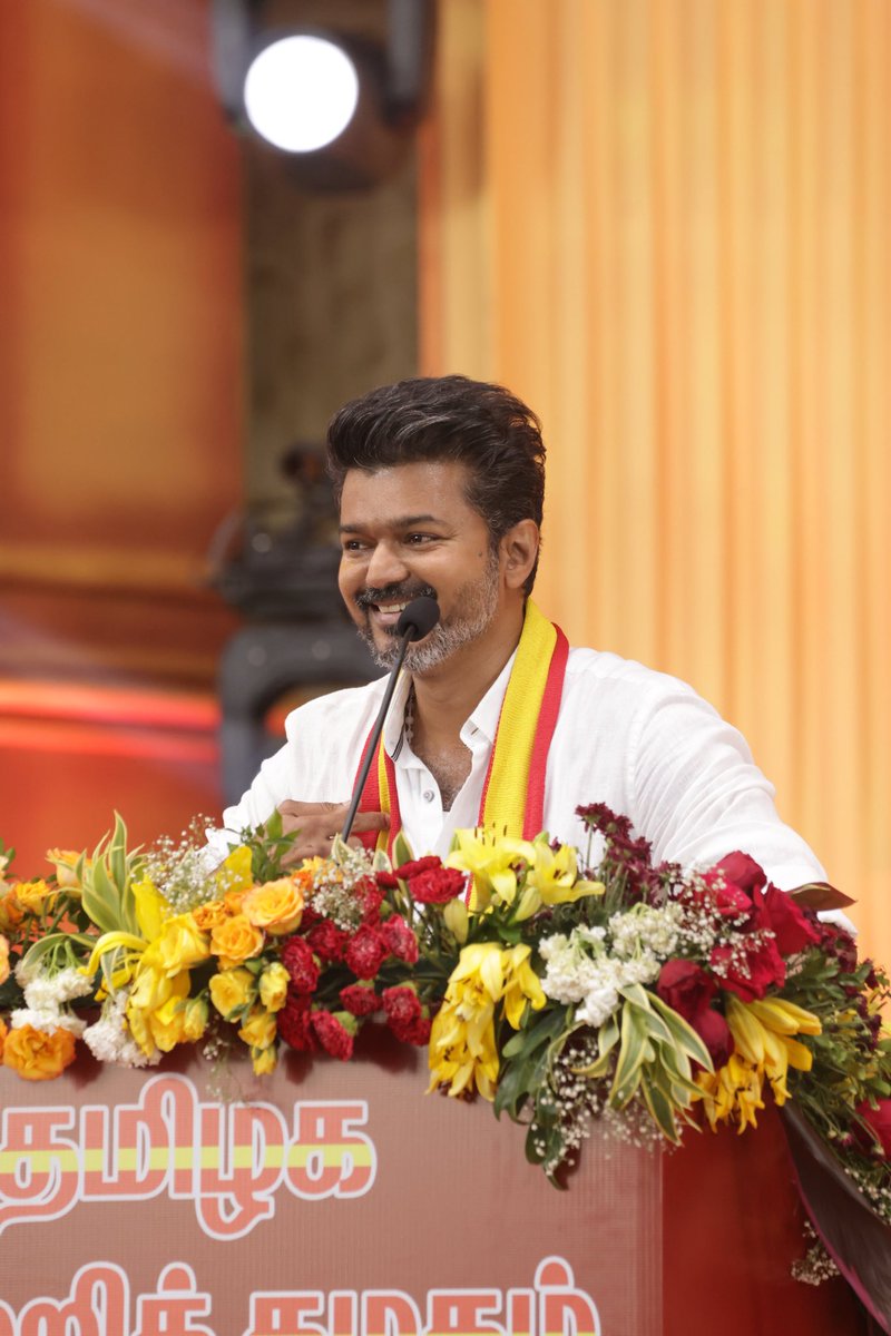 VijayHaswanth's tweet photo. One man show 💥

@actorvijay @tvkvijayhq 👑

History has been made 🫡

#TVK_maanadu #Thalapathy #ThalaivarVijay #Vijay #TVKMaanaaduOct27 https://t.co/DI8MdiMqyM