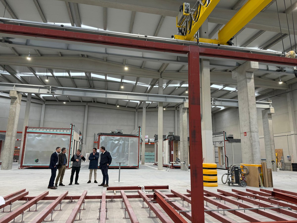 DenisItxaso's tweet photo. Arrancamos la semana conociendo el proyecto #JITHousing de la empresa vasca @viudadesainz.
Industria de la construcción que ahorra plazos y costes ambientales.
Edificación por módulos que sitúa al sector de la #construcción en otra dimensión.
#JustInTime https://t.co/6d75T1teGl
