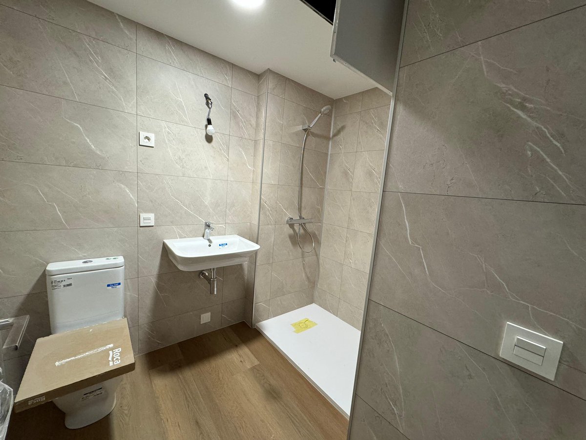 DenisItxaso's tweet photo. Arrancamos la semana conociendo el proyecto #JITHousing de la empresa vasca @viudadesainz.
Industria de la construcción que ahorra plazos y costes ambientales.
Edificación por módulos que sitúa al sector de la #construcción en otra dimensión.
#JustInTime https://t.co/6d75T1teGl