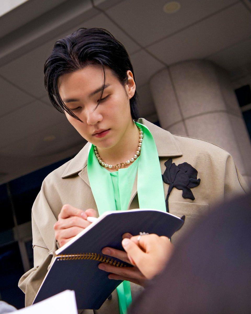 DataAgustD's tweet image. #SUGA is the FIRST and ONLY 3rd Generation Male Idol to achieve a Perfect All-Kill as a soloist and with a group! 👑🔥

🌟 SUGA is one of the Only 7 K-pop Idols in History to achieve this milestone (5 songs)!

CONGRATULATIONS SUGA
HITMAKER SUGA 
#SUGA #AgustD #BTSSUGA #슈가