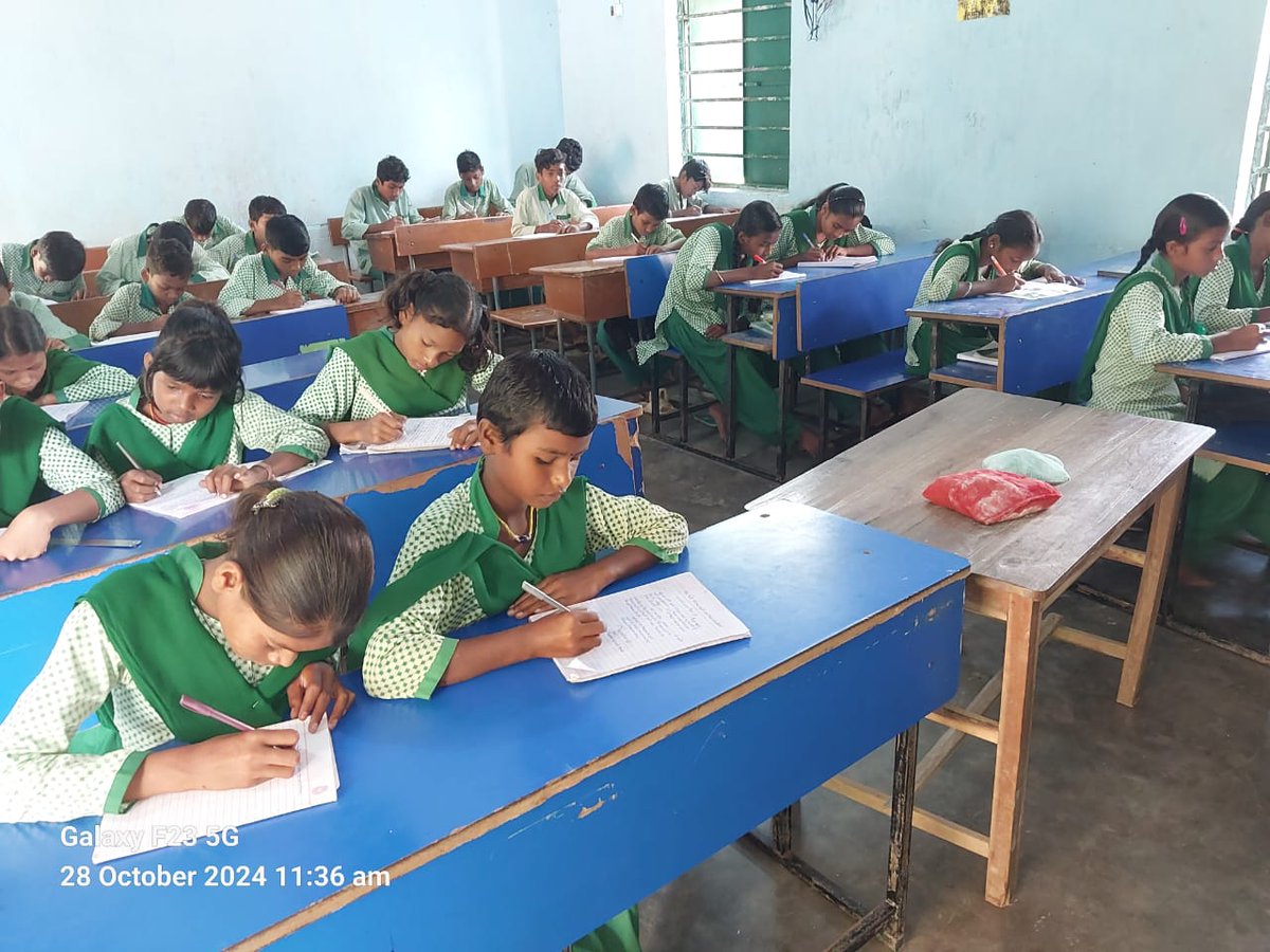 devashishm24008's tweet photo. #MummyPapaVoteDo
@ceojharkhand
@ECISVEEP
माता पिता को पत्र लिखते हुये , प्रखण्ड खरसवा https://t.co/OZw2L3sN89