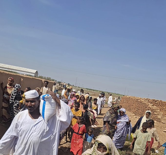 sudan_war's tweet photo. 🚨 استمرار حركة النزوح من قرى شرق وشمال الجزيرة، وهنالك الكثير من القرى اصبحت خالية من السكان تماماً مع عشرات حالات من المفقودين الأطفال والنساء.

#Sudan_War_Updates https://t.co/ECptYtGJOb