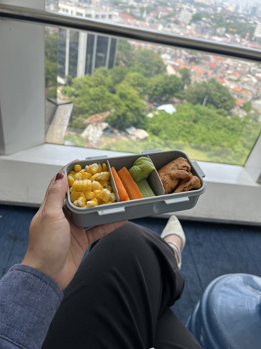 adikwik's tweet photo. Serba serbi bekal aku. Sejak pake tempat bekal ini aku jadi rajin ngebekal deh

Kalian yang mau lunch boxnya bisa cek di sini ya. Sekarang lagi flash sale payday sale

https://t.co/1TZYT96u4d https://t.co/dEEQ5EL2FB