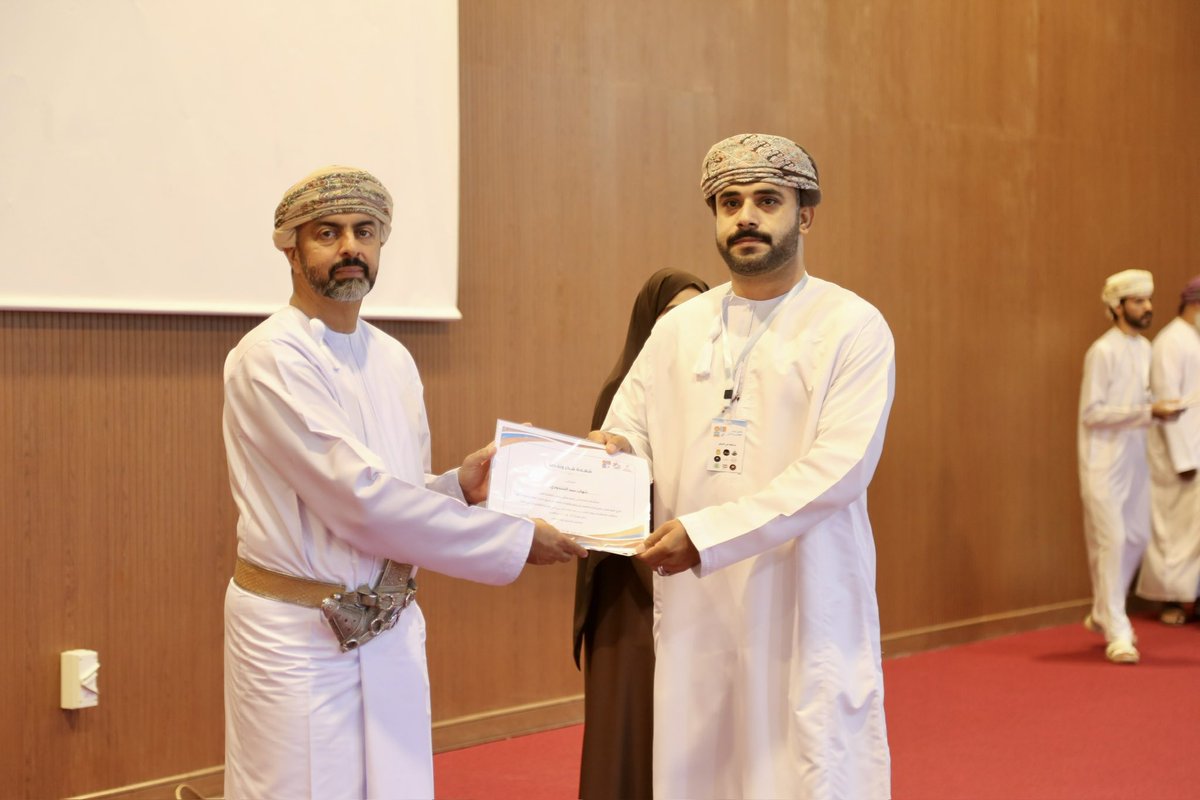 "إن الشباب هم ثروة الأمم وموردها الذي لا ينضب وسواعدها التي تبني،هم حاضر الأمة ومستقبلها"

📸 لمدة يومين سُعدت بالمشاركة في ملتقى شباب الظاهرة الاول والذي تزامن مع يوم الشباب العماني من تنظيم فريق شباب الظاهرة. 
#يوم_الشباب_العماني 
#ملتقى_شباب_الظاهرة_الأول 
#فريق_شباب_الظاهرة