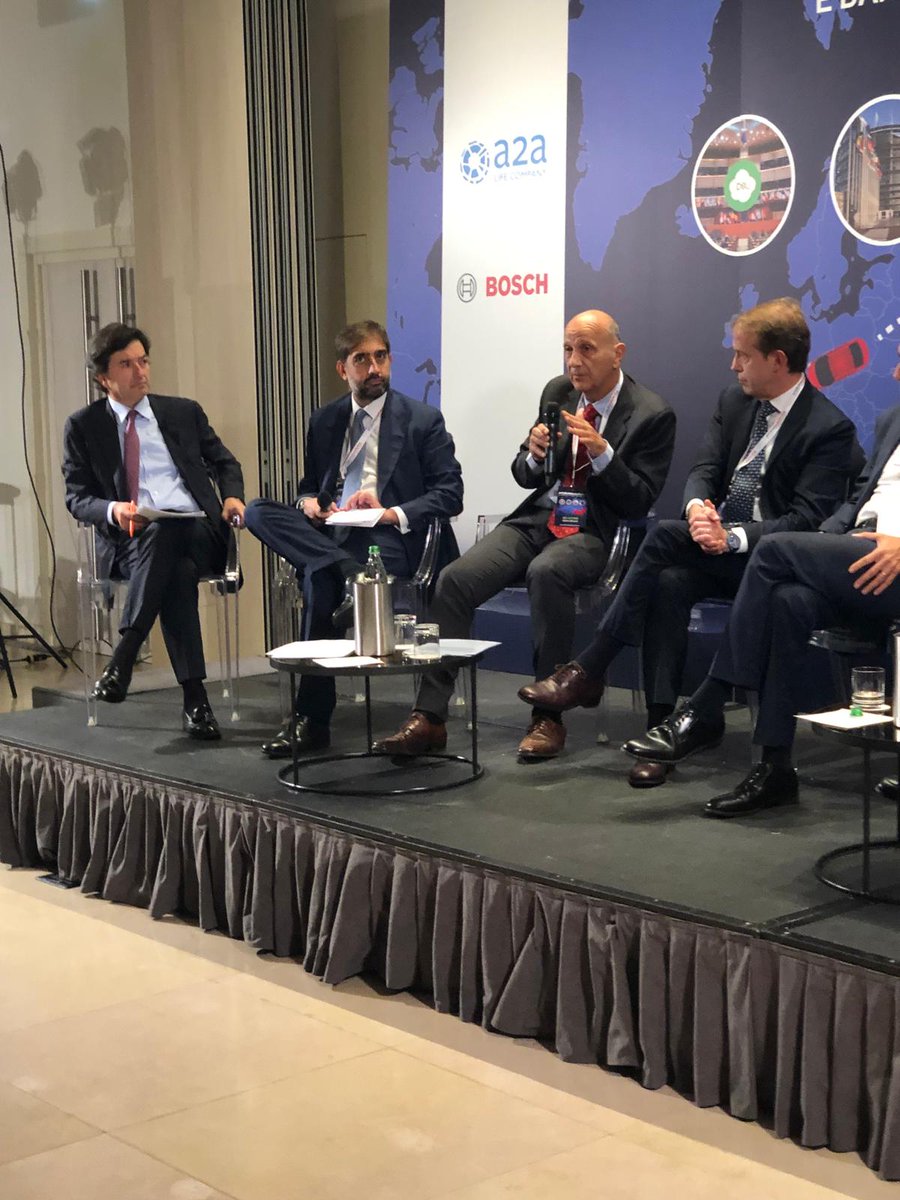 "Serve un level playing field per aiutare la competizione. Bisogna uscire dalle contrapposizioni e serve un nuovo green deal che includa e non escluda tutto quello che può aiutare a decarbonizzare i trasporti." 
Gianni Murano al <a href="/FORUMAutoMotive/">FORUMAutoMotive</a>