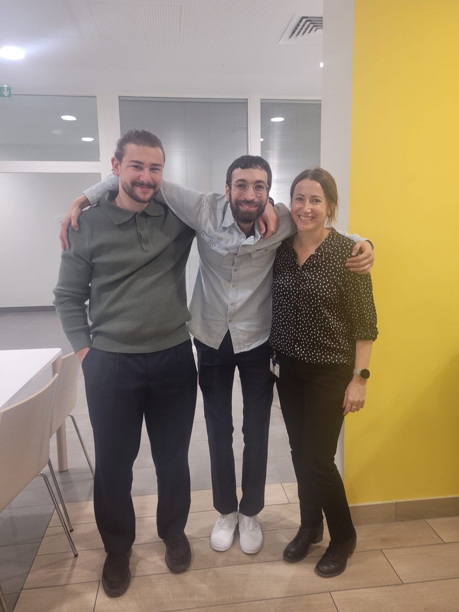 YacineTensaouti's tweet image. Successfully defended my PhD thesis: 'Contribution of the rat insular cortex to stimulus-guided action.' Grateful to my supervisor @ShaunaParkes, my thesis committee, and all my lab mates who made this work possible! 🎉🍾🔬🐀 #DECAD @inciabordeaux
