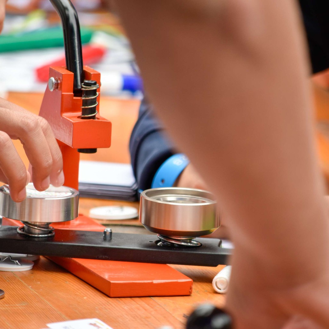 CaminsFundacio's tweet image. 🙌 PERQUÈ L&apos;EDUCACIÓ NO S&apos;ATURI!

Aquest diumenge hem celebrat la #PiaandGo, la festa solidària d&apos;@escolapiacat, amb més de 1000 participants! Els infants han gaudit dels tallers de Camins Fundació, creant bosses, imants i xapes personalitzades 🎨🖌️