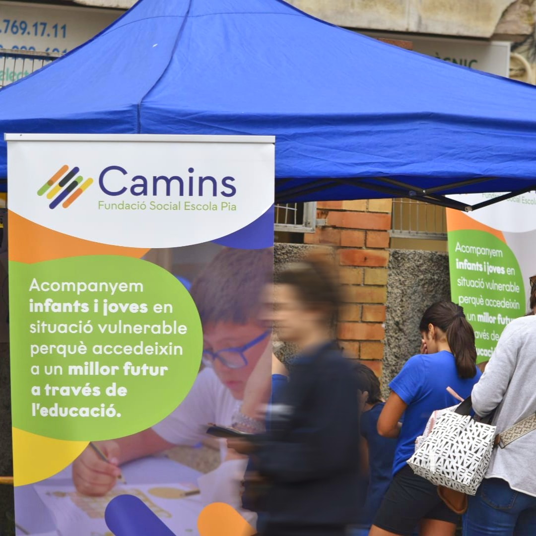 CaminsFundacio's tweet image. 🙌 PERQUÈ L&apos;EDUCACIÓ NO S&apos;ATURI!

Aquest diumenge hem celebrat la #PiaandGo, la festa solidària d&apos;@escolapiacat, amb més de 1000 participants! Els infants han gaudit dels tallers de Camins Fundació, creant bosses, imants i xapes personalitzades 🎨🖌️