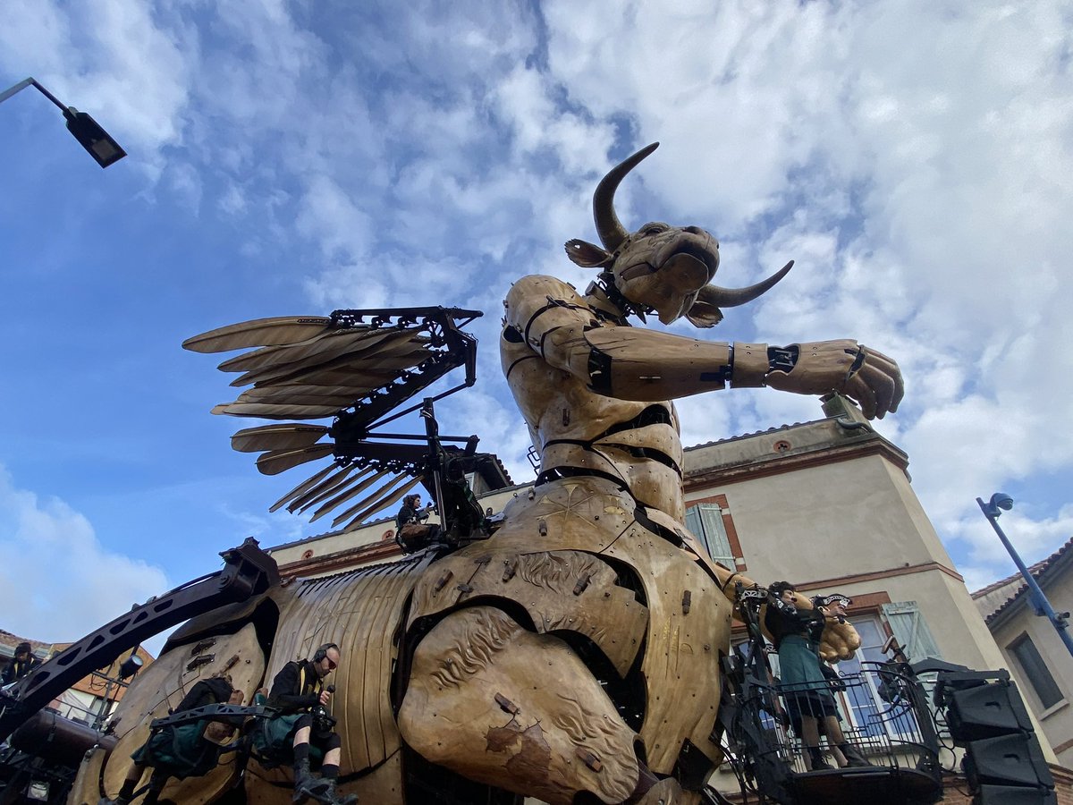 HansStephanie's tweet photo. Thank you Toulouse for this magical last 3 days.
Seeing giants in my city is really  like thining the reality beween words. The only other few times I experienced that were during some matsuri in Japan.
#toulouse #LaMachine https://t.co/3UOCiNCXFD