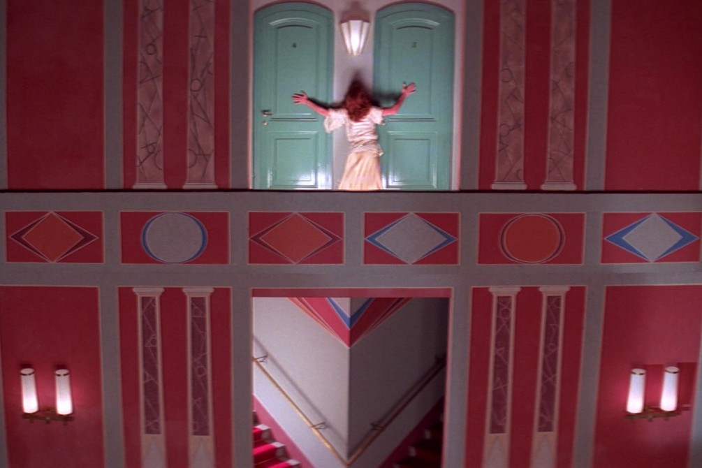 Slarty247's tweet photo. #40 Suspiria (1977)
#NeilsFavouriteFilms #Shocktober #Halloween
A young American girl joins a prestigious ballet school in Berlin. Now the dancers are dying in a series of bizarre incidents and a evil spirit stalks the building. https://t.co/WByGDmt6cD