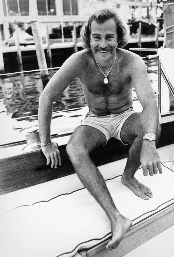 DailyBuffettX's tweet photo. So I cruise along,

Always searching for songs

Not a lawyer, a thief, or a banker… https://t.co/dVVFFtdvw0