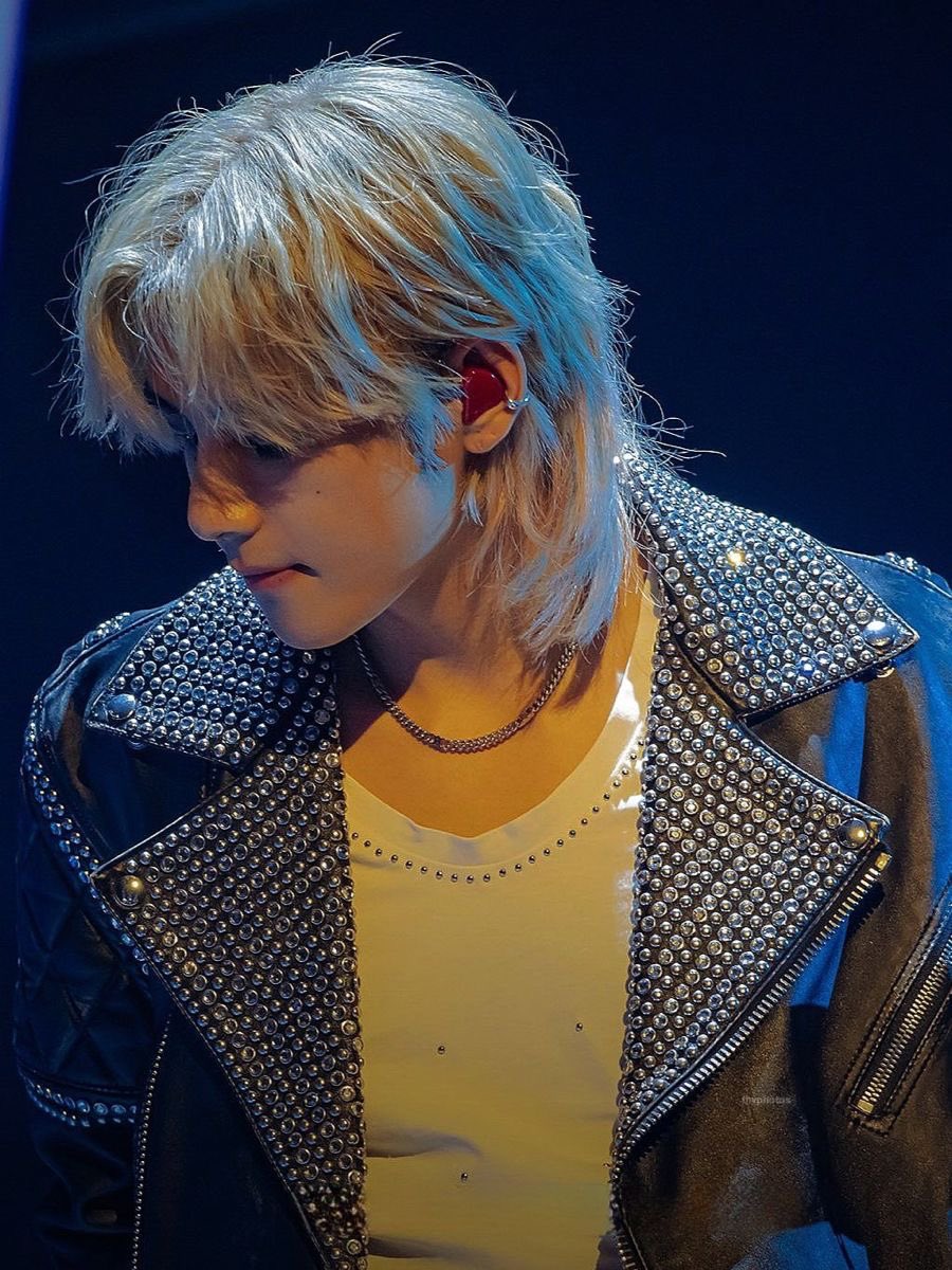 tetestream's tweet photo. We condemn Hybe's atrocities against BTS member V in the Hybe's Industry Trends internal report, and we strongly request that Hybe formally apologize to V.

HYBE APOLOGIZE TO V
#뷔_탈하이브
@bts_bighit
@BIGHIT_MUSIC
@HYBEOFFICIALtwt https://t.co/3Od96s2vMg