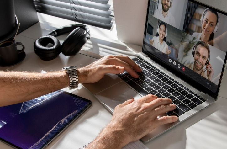 Tirant_ESP's tweet photo. ¿Cuáles son las obligaciones del trabajador a distancia? Cumplir con las instrucciones de la empresa, proteger datos y mantener los equipos. Además, es posible combinar teletrabajo ocasional con trabajo presencial. ... https://t.co/9J0T5bFsfo https://t.co/POB0bVNyjL
