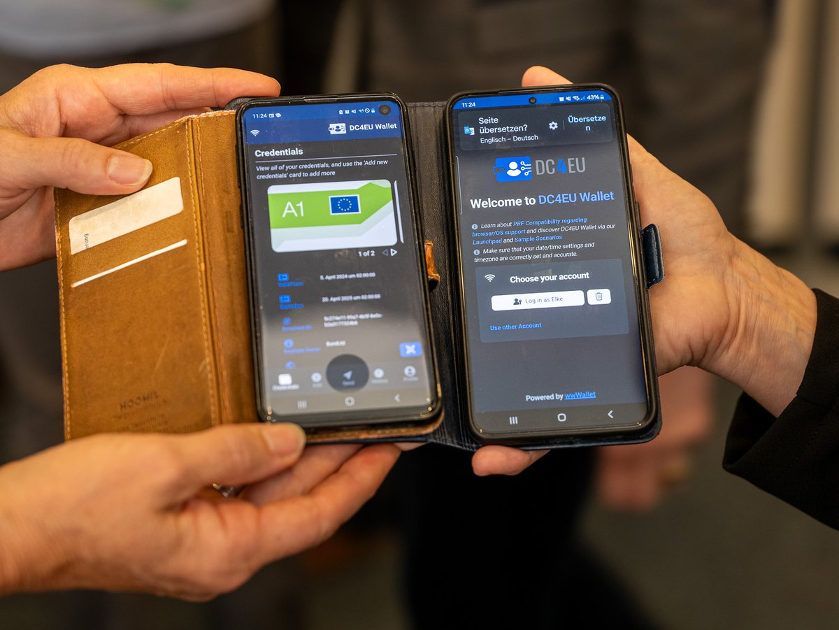 DC4EU_project's tweet photo. Mathias Landeck and Thomas Ebbinghaus presenting #DC4EU aim to digitise and verify #EHIC and #PDA1 at the 13th European Colloquium hosted by the Federal German Pension Insurance #DRVBund on 15 & 16 October 2024. #EUDIW #citizensidentity #digitaldocuments https://t.co/fYWaWDKyDi https://t.co/pJzoxc4EFr