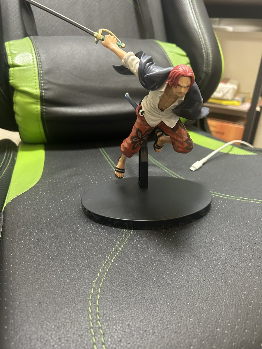 このフィギュア組み立てる途中、ずっと左手探してた…