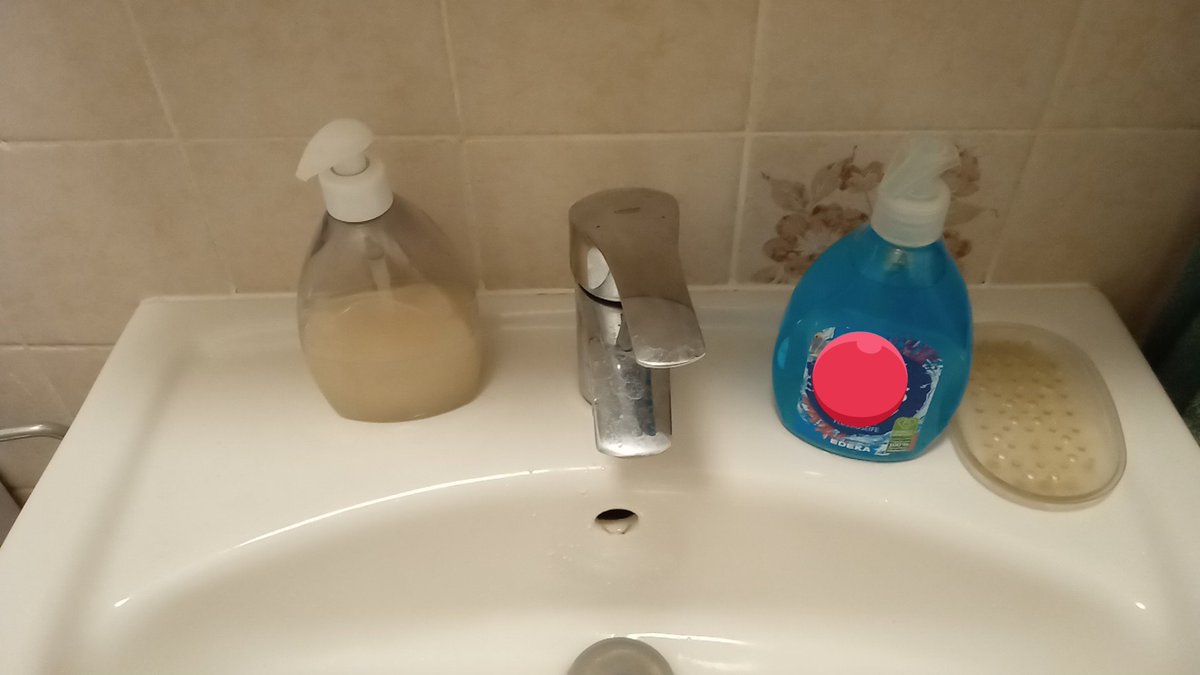 MagicDarkNeko's tweet photo. Sometimes the soap survive randomly longer then a year....
Don't ask me why I use this maybe it's a habit???
　　　My soap                  my roommates              
                        ↓                            soap↓ https://t.co/SD0wwhgPsL