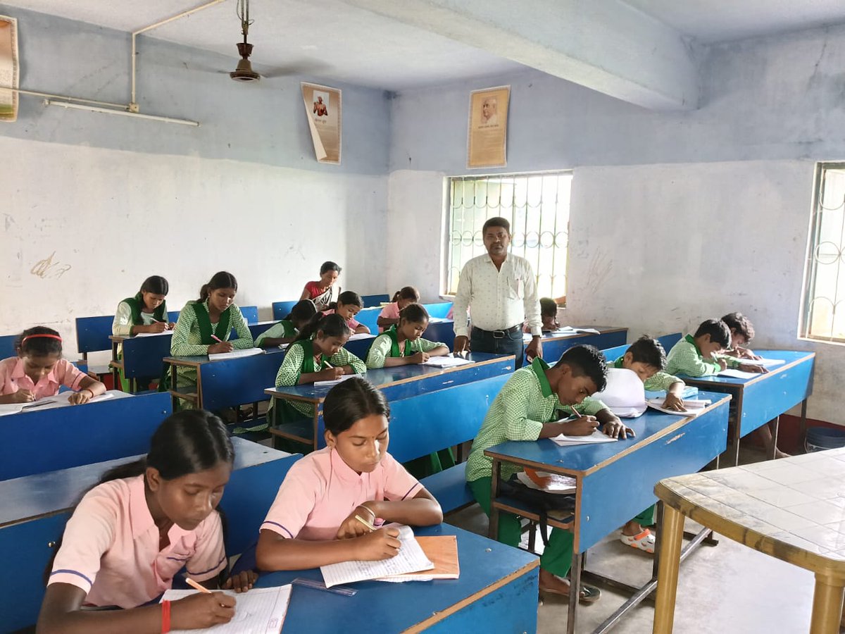 devashishm24008's tweet photo. #MummyPapaVoteDo
@ceojharkhand
@ECISVEEP
माता पिता को पत्र लिखते हुये ,
#मतदाता जागरूकता
#vidhansabhaelection2024 https://t.co/b0ZFHemf2b