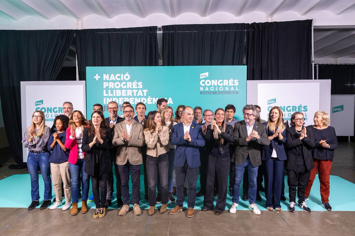 JuntsXLH's tweet photo. Aquest cap de setmana a Calella, militants de l'agrupació local encapçalada per la cap de llista @terirrubio i la @JNCLHospitalet han participat activament en les 3 ponències del Congrés de @JuntsXCat.
NACIÓ
PROGRÉS
LLIBERTAT
INDEPENDÈNCIA
#CongresJunts https://t.co/lAyR8jSbex