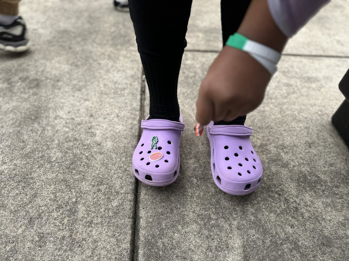 dr_redmond's tweet photo. โ๐พ Check out more pictures from the event โ their excitement and pride say it all! Letโs keep the momentum going! #BeTheVoice #StudentLeaders #CrocSquad #MakingADifference @Crocs @bethevoice0RG @apsupdate @aps_equity https://t.co/HWBh0leI48
