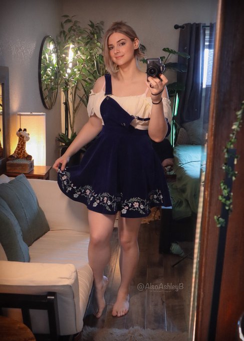 Feelin like cozy girl fall over here ? https://t.co/nDRmcbt0yX