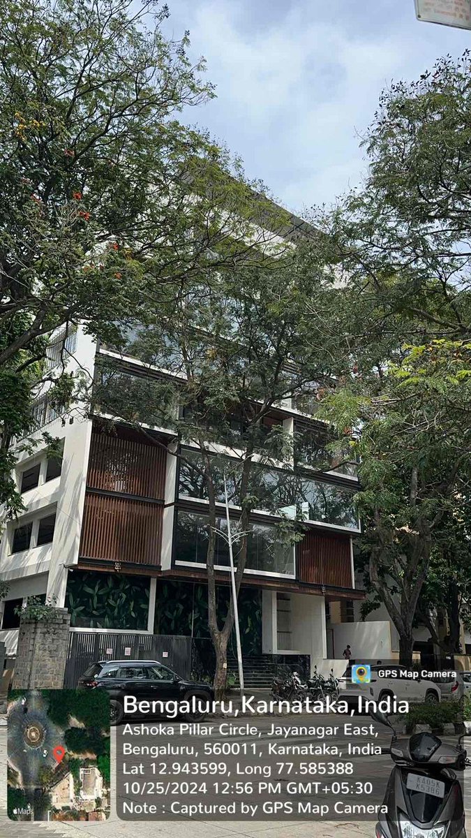 FORCE_RWA's tweet photo. Blind-eyed BBMP: Rules swept away, Illegal walls climb higher each day! Small sample of illegals in Jayanagar 1st Block. No action despite high court orders! Wake up already! @BBMPCOMM @Bbmpcares @DKShivakumar @krishnabgowda @BangaloreMirror @DeccanHerald @BangaloreRepair https://t.co/7BTlW8E8Lu