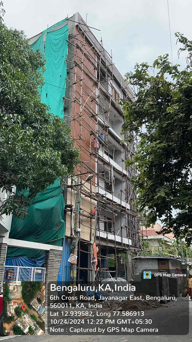 FORCE_RWA's tweet photo. Blind-eyed BBMP: Rules swept away, Illegal walls climb higher each day! Small sample of illegals in Jayanagar 1st Block. No action despite high court orders! Wake up already! @BBMPCOMM @Bbmpcares @DKShivakumar @krishnabgowda @BangaloreMirror @DeccanHerald @BangaloreRepair https://t.co/7BTlW8E8Lu