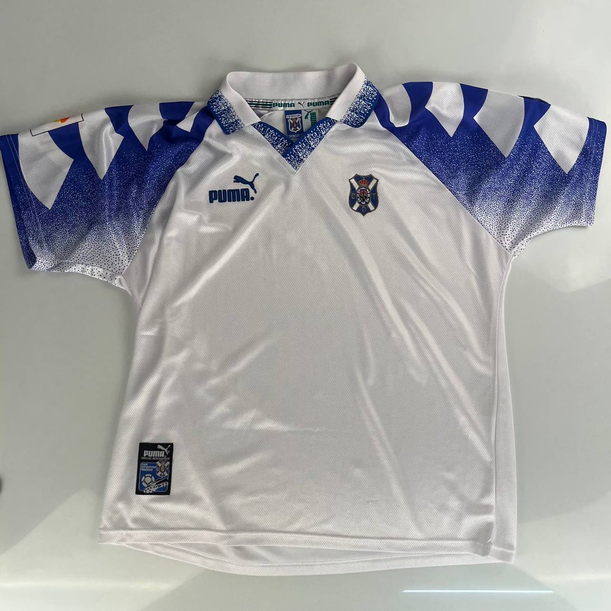 ⭐SORTEO⭐
(No es coña)

Los amigos de <a href="/Ctinfo_17/">Ctinfo_17</a> van a sortear esta pedazo de camiseta.

⚠️REQUISITOS⚠️
- Seguir a <a href="/Ctinfo_17/">Ctinfo_17</a>
- Seguir a <a href="/Dontinerfenismo/">Don Tinerfeñismo 👓🇮🇨</a>
- Dar RT y MG a este tuit
(Mencionar a un amigo da más posibilidades)

El ganador 🏆 se dará el domingo (suerte a todos🍀)