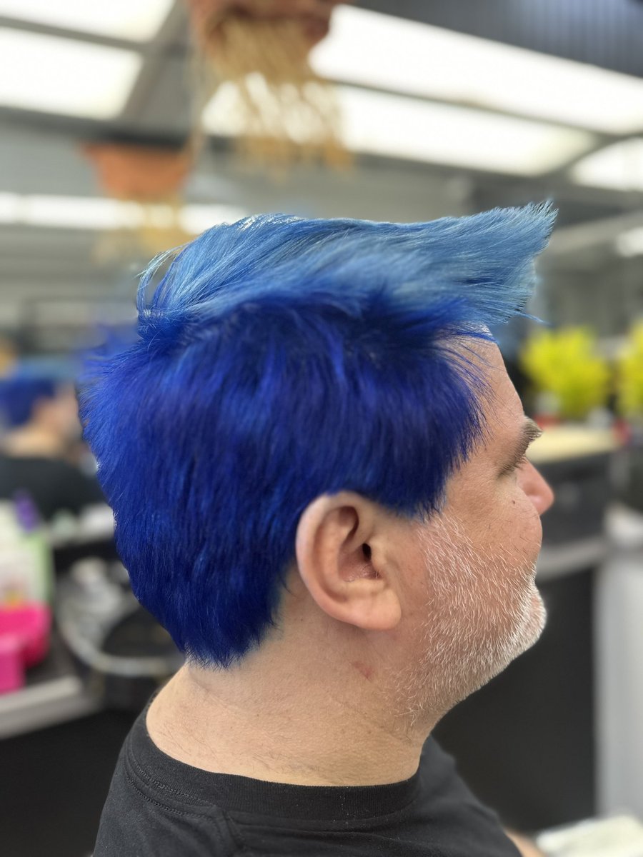 totalimageuri's tweet photo. Deep blue to icy blue for Alfred! Change is fun! @pulpriothair @matrix https://t.co/oBiG65Wg9V