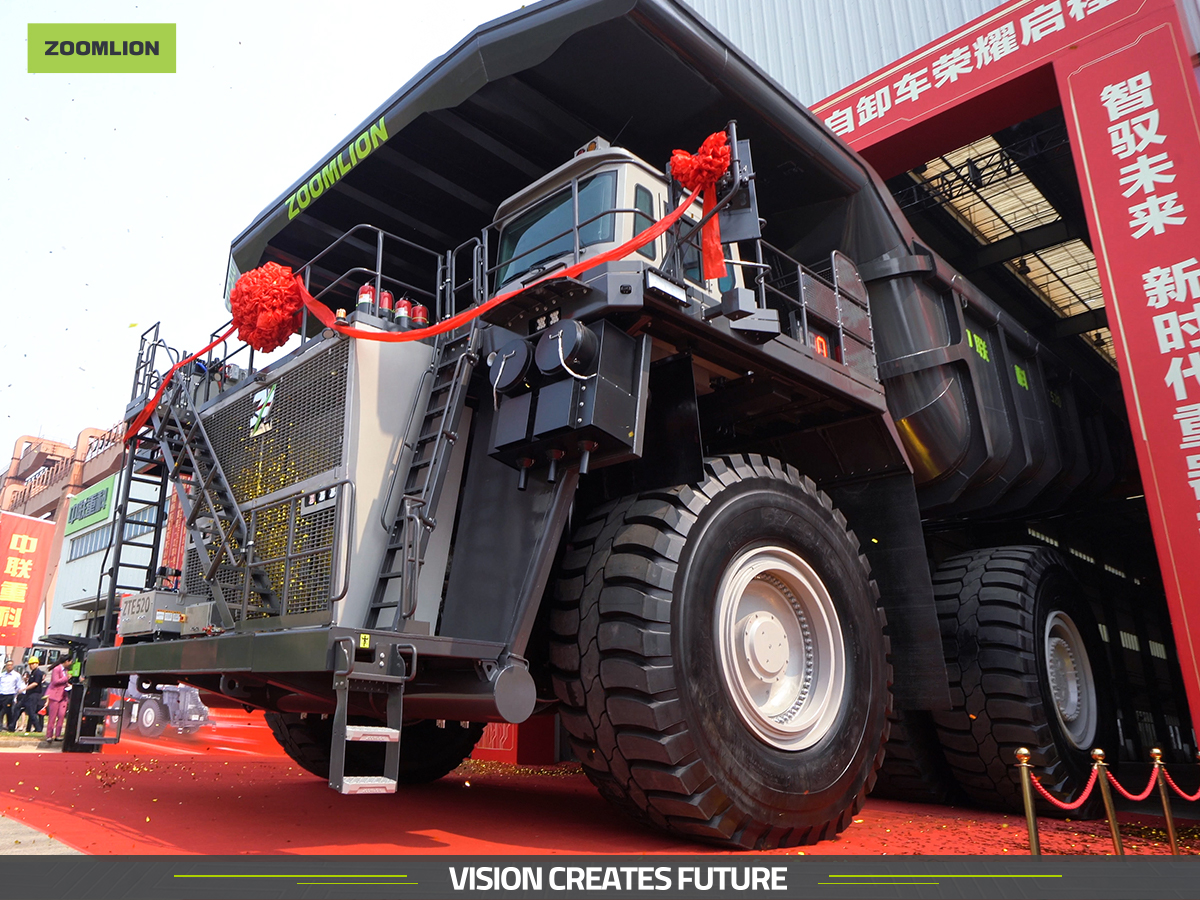 wruigu's tweet photo. 🔥 Ready for the Next Big Shift in #Mining? 

@Zoomliontech just launched the world’s largest hybrid mining truck - 520 tons with a 300-ton rated load marking a major breakthrough in #mining equipment.

Are you ready to welcome these green giants? 😅
#china #manufacturing https://t.co/kG05WYTeGM