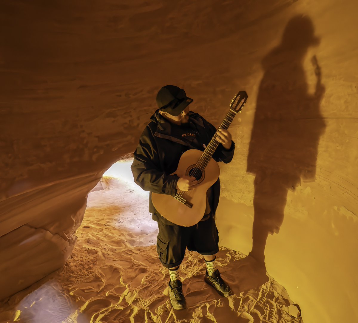 SweetJamesJGP3's tweet photo. This is Justin, our musical tour guide of Antelope Canyon X, Navajo Reservation, near Page Arizona. Canon EOS R6 Mark II and Canon RF 14-35mm lens.
#canon #photography #canonphotography
@thinktankphoto
#thinktankphoto #mythinktank #thinktanktravel #ventureobserveconnect https://t.co/wg9w6ApFsV