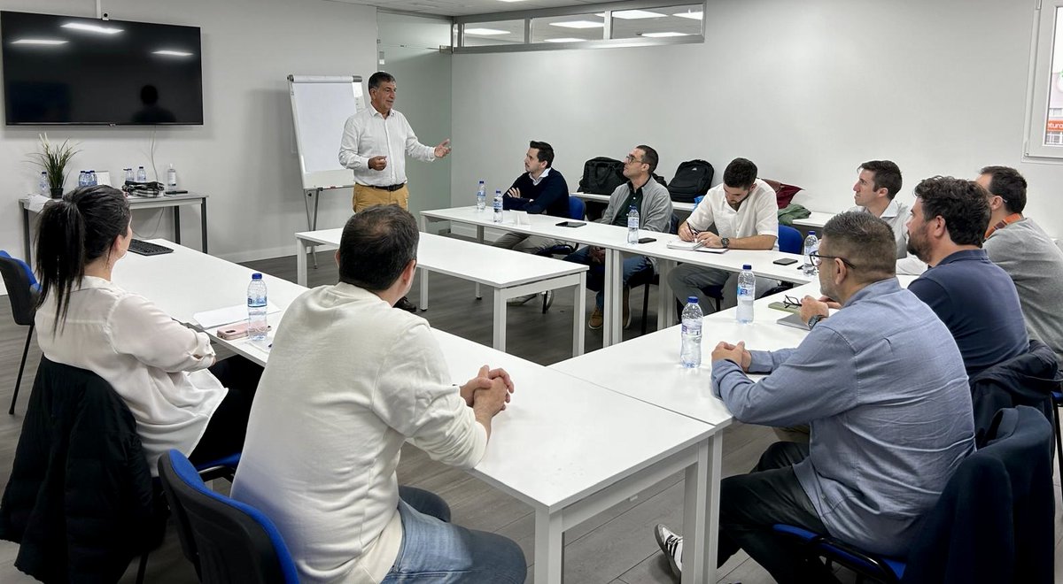 AspackComunica's tweet image. 📚Jornada de inicio del Máster en Dirección de Envases Plegables de Cartón con la visita a las instalaciones de la empresa Drimpak del Grupo Docuworld 🚀

#ASPACK #INSCO #Formación #Máster