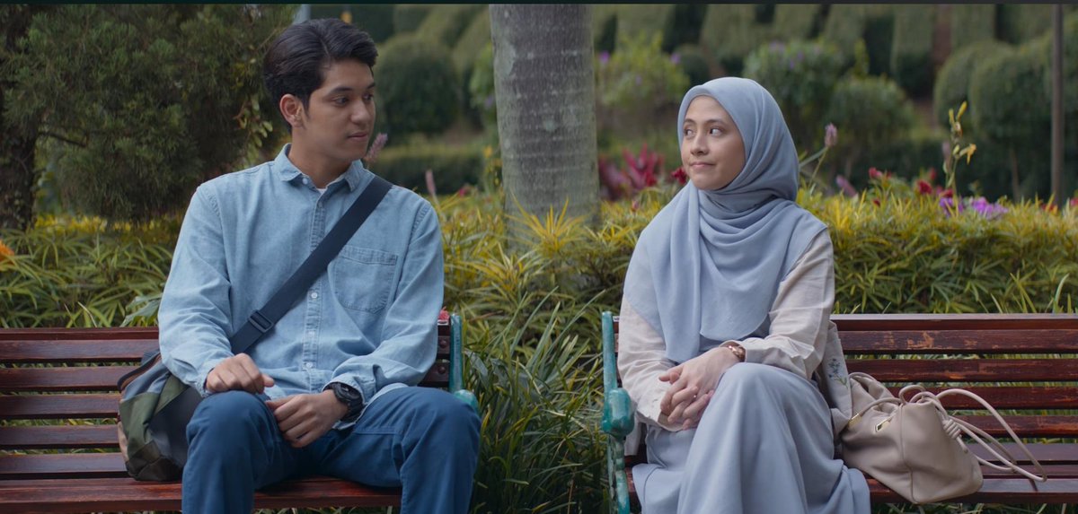 "Apa kita ditakdirkan untuk dipertemukan terus dipisahkan ya?"

Ditengok dari trailernya, #CintaDalamIkhlas sepertinya akan jadi tontonan mengharukan yg relatable nih. Apalagi jika pernah ngerasain sulitnya hidup sebagai anak rantau, melepas cinta demi mimpi &amp; memperjuangkan