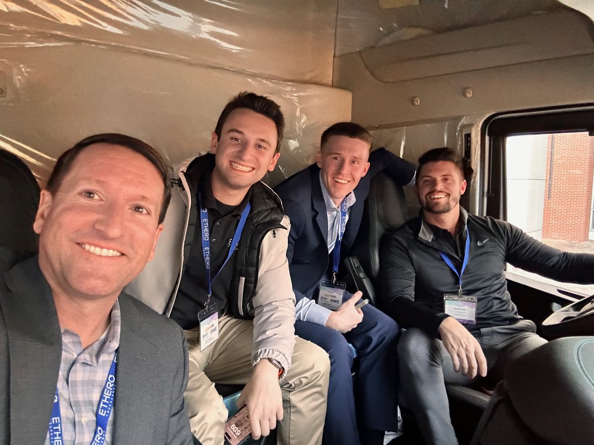 etherotrucks's tweet photo. Our team had a great time at the @VAenergysummit at the @RichmondCenter! ⚡ Thank you to everyone who stopped by to learn how we can help fleets go electric!
#VACES #VACleanEnergySummit #ElectricTrucks #Trucking https://t.co/wuEEnQbopK