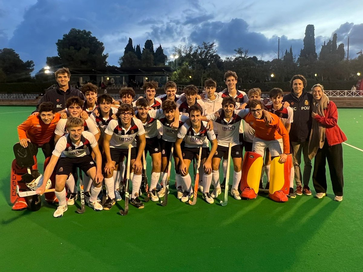RCPoloBarcelona's tweet photo. 🏑El nostre Juvenil B de hockey s'ha proclamat campió de la Copa Federació!
Enhorabona nois!
#AlePolo #hockey https://t.co/fBW2yBs8HJ
