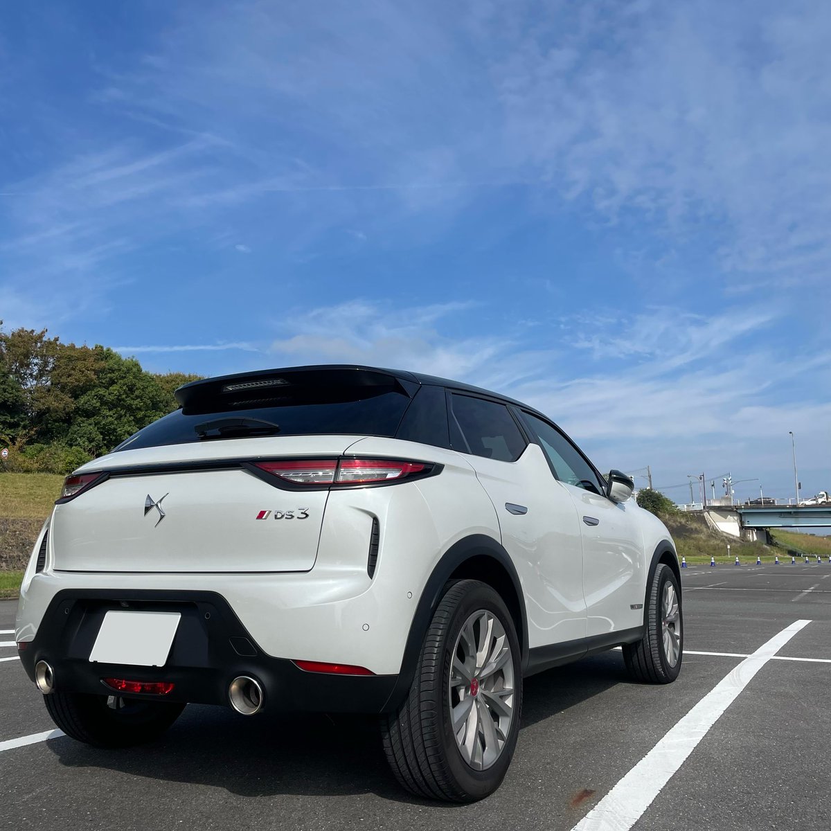 EnishiBeat's tweet image. DS3 CROSSBACK PERFORMANCELINE

部品交換で見た目は標準グレード寄り
ホイールはシトロエンC3に付けていたプジョー208GTi by PEUGEOT SPORTのホイールを色変え再装着

#ds3crossback
#performanceline
#ds3クロスバック
