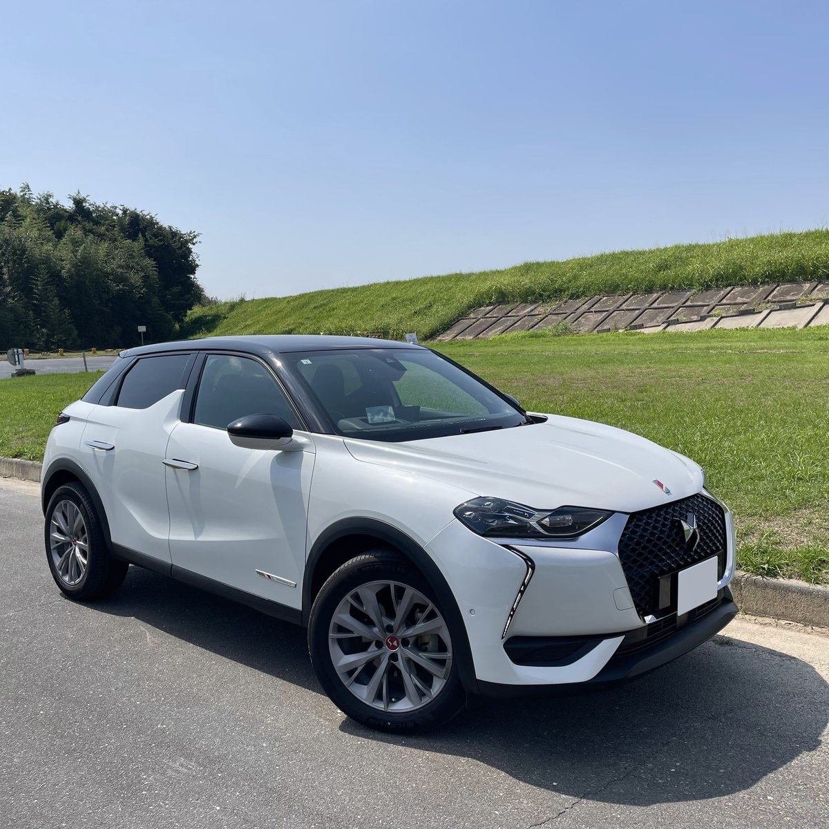 EnishiBeat's tweet image. DS3 CROSSBACK PERFORMANCELINE

部品交換で見た目は標準グレード寄り
ホイールはシトロエンC3に付けていたプジョー208GTi by PEUGEOT SPORTのホイールを色変え再装着

#ds3crossback
#performanceline
#ds3クロスバック