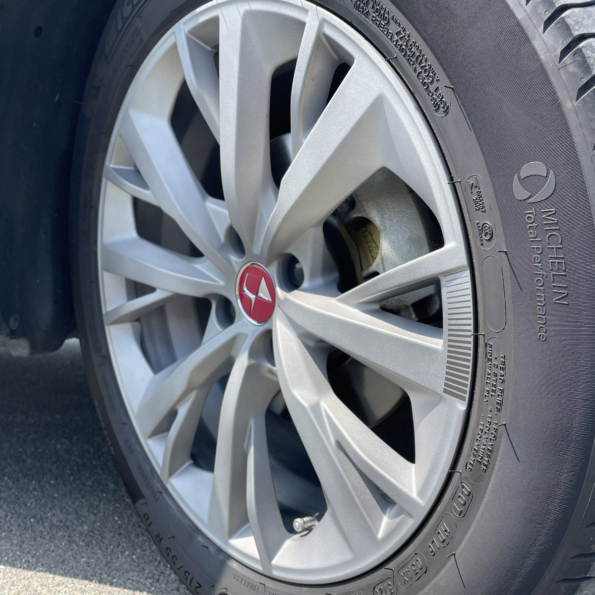 EnishiBeat's tweet image. DS3 CROSSBACK PERFORMANCELINE

部品交換で見た目は標準グレード寄り
ホイールはシトロエンC3に付けていたプジョー208GTi by PEUGEOT SPORTのホイールを色変え再装着

#ds3crossback
#performanceline
#ds3クロスバック