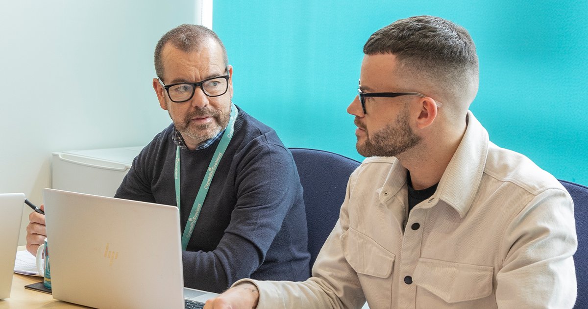 SSSCnews's tweet photo. Employers should provide new staff with all the details they need to apply for SSSC registration as part of their induction &amp; support them to complete their application. It’s up to you as an employer to make sure your staff apply in time ➡️ https://t.co/V11HrSNpv6 #SSSCregistered https://t.co/uY0tzxggeL